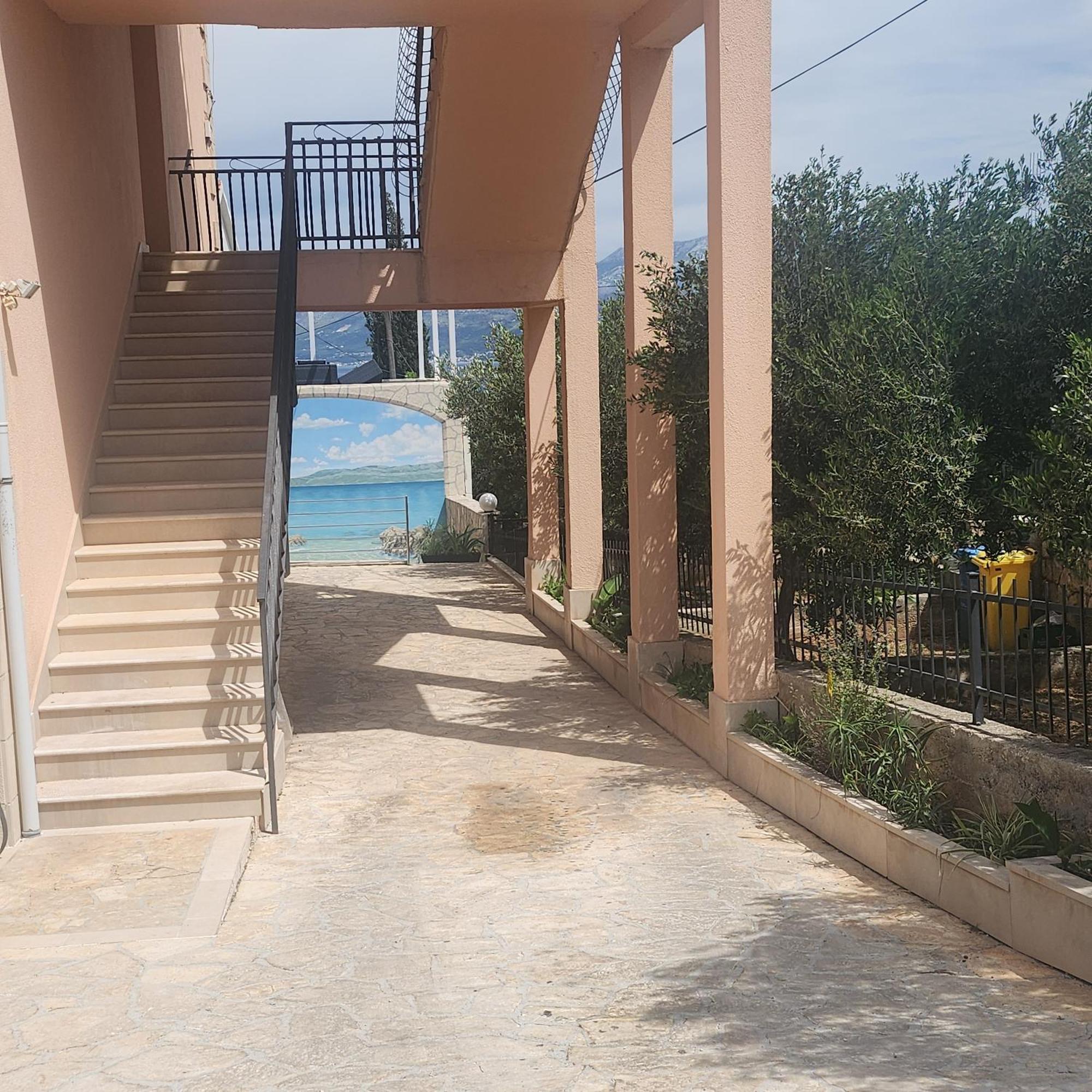 Rooms & Studio Villa Tatjana Supetar Exterior photo