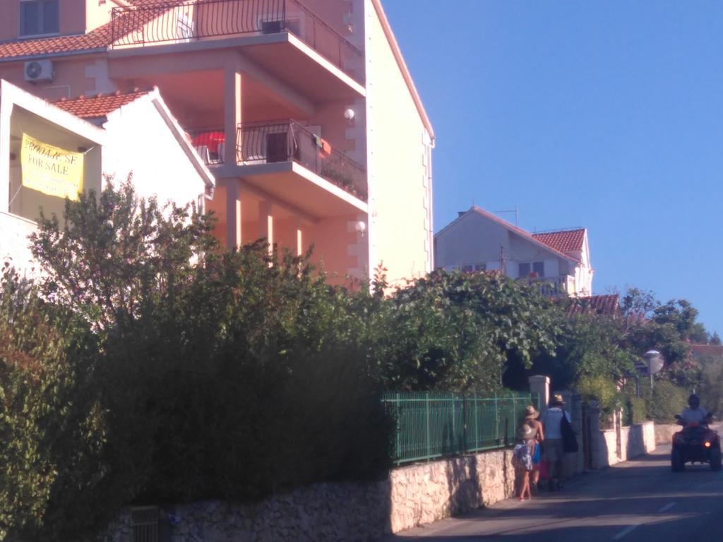 Rooms & Studio Villa Tatjana Supetar Exterior photo