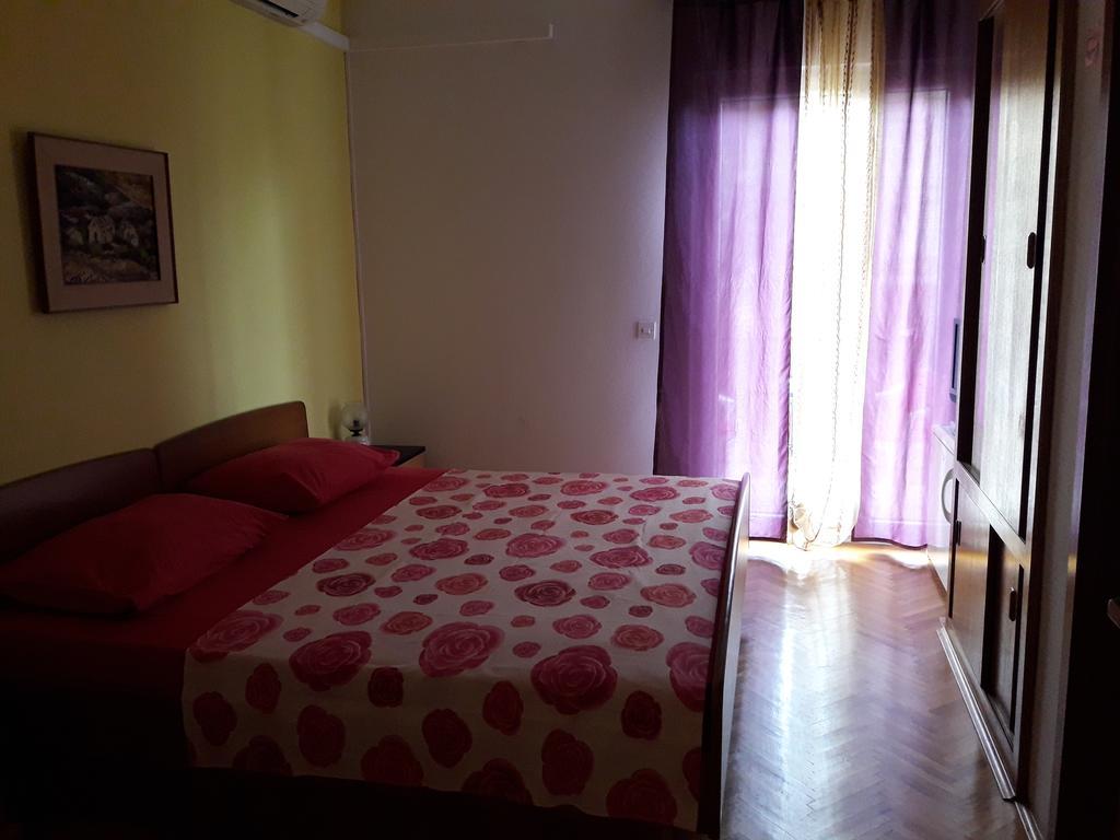 Rooms & Studio Villa Tatjana Supetar Exterior photo