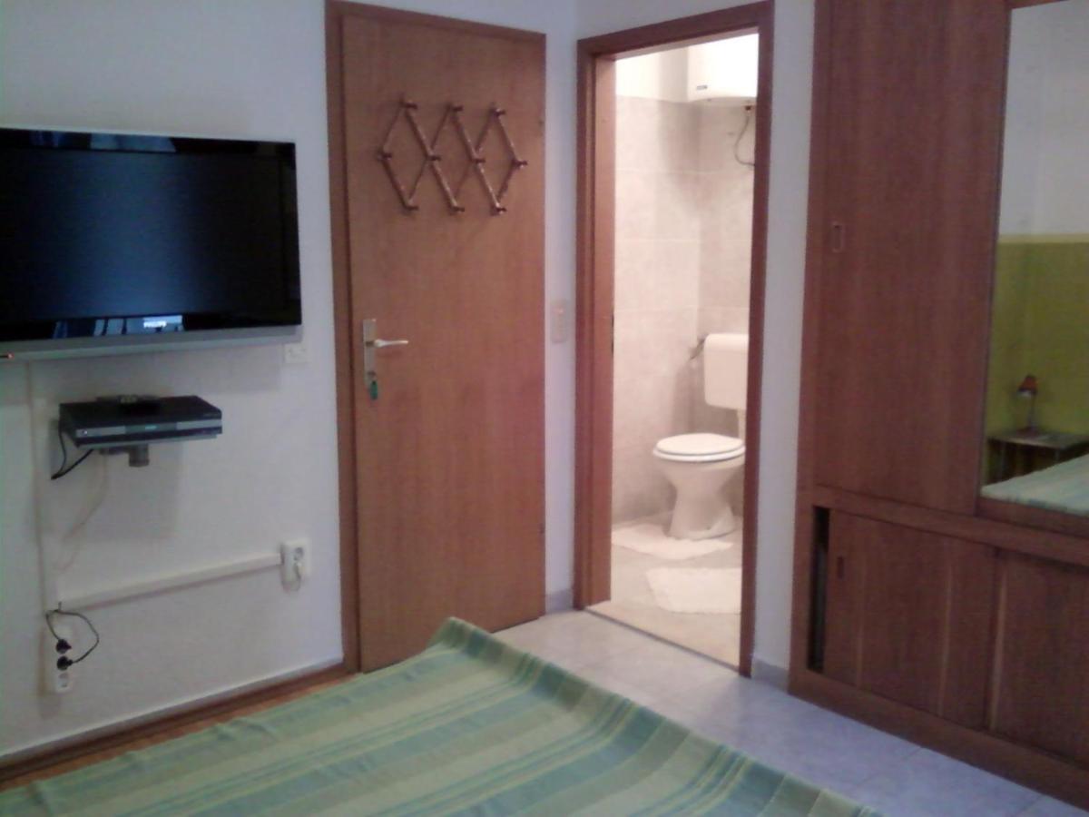 Rooms & Studio Villa Tatjana Supetar Room photo